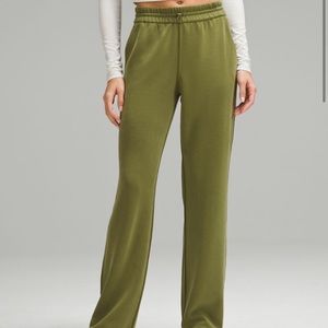 Softstreme High-Rise Pant
*Regular